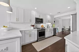 21 Roosevelt Dr, East Norwich, NY 11732 - Photo 14