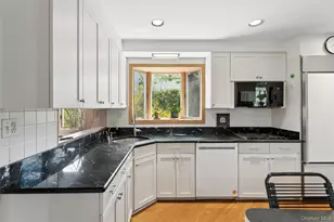 49 Saratoga Dr, Jericho, NY 11753 - Photo 6