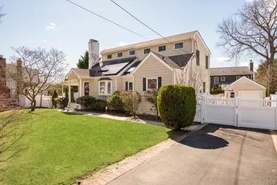 165 Little Whaleneck Road, Merrick, NY 11566 - Photo 2