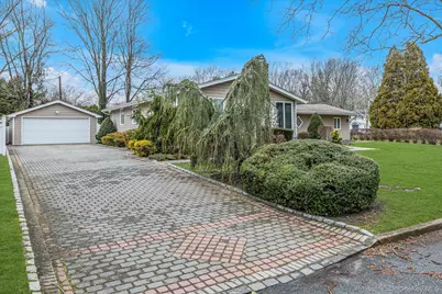 9 Lauren Avenue, Dix Hills, NY 11746 - Photo 2