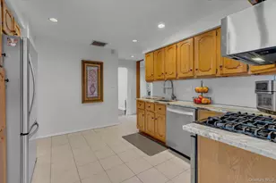 9 Lauren Ave, Dix Hills, NY 11746 - Photo 8