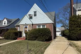 11 Purdy Ct, Rockville Centre, NY 11570 - Photo 2