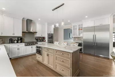 42 Meadowbrook Road, Syosset, NY 11791 - Photo 10