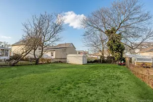 34 Mervin St, Inwood, NY 11096 - Photo 24