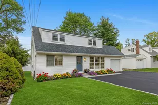 18 Clark St, Huntington, NY 11743 - Photo 2