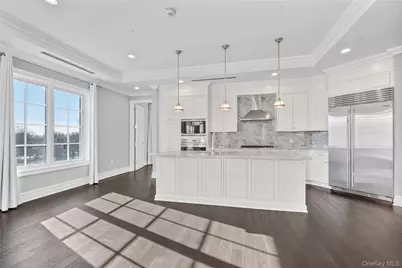 5000 Royal Court #5114, North Hills, NY 11040 - Photo 6