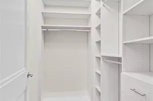 5000 Royal Ct, North Hills, NY 11040 - Photo 16