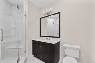 5000 Royal Ct, North Hills, NY 11040 - Photo 20