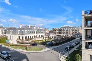 5000 Royal Ct, North Hills, NY 11040 - Photo 24