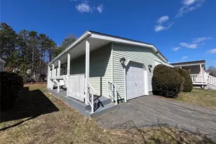 75 Village Cir W, Manorville, NY 11949 - Photo 2