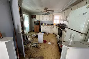 75 Village Cir W, Manorville, NY 11949 - Photo 8