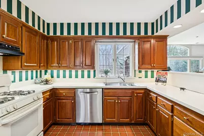 9 Cliff Road, Port Jefferson, NY 11777 - Photo 18