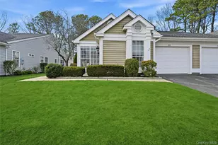 233 Glen Dr, Ridge, NY 11961 - Photo 2