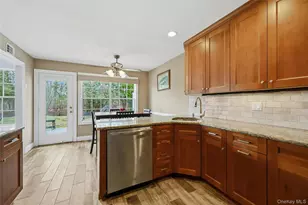 233 Glen Dr, Ridge, NY 11961 - Photo 18