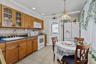 82 Barnyard Ln, Levittown, NY 11756 - Photo 8