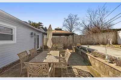 82 Barnyard Lane, Levittown, NY 11756 - Photo 18