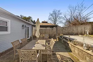 82 Barnyard Ln, Levittown, NY 11756 - Photo 18