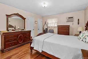 82 Barnyard Ln, Levittown, NY 11756 - Photo 12
