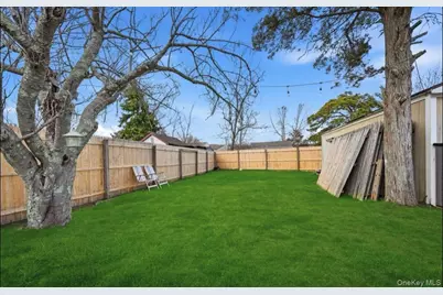 21 Locust Street, Riverhead, NY 11901 - Photo 10