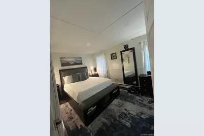 21 Locust Street, Riverhead, NY 11901 - Photo 2