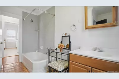 74 Lexington Avenue, Franklin Square, NY 11010 - Photo 18