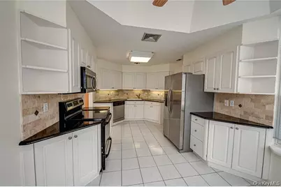 52 Admirals Drive E, Bay Shore, NY 11706 - Photo 4