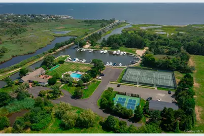 52 Admirals Drive E, Bay Shore, NY 11706 - Photo 22