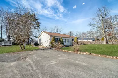 72 Locust Avenue, Oakdale, NY 11769 - Photo 4