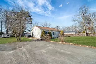 72 Locust Ave, Oakdale, NY 11769 - Photo 4