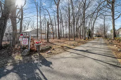 72 Locust Avenue, Oakdale, NY 11769 - Photo 10