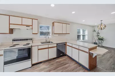 72 Locust Avenue, Oakdale, NY 11769 - Photo 26