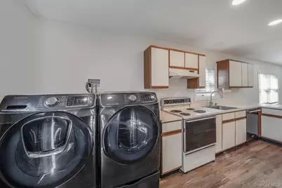 72 Locust Avenue, Oakdale, NY 11769 - Photo 30