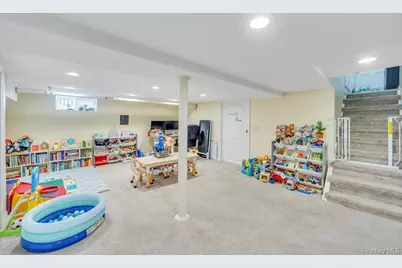 14 Lenox Avenue, Lynbrook, NY 11563 - Photo 28