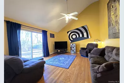 23 Shamrock Lane, Centereach, NY 11720 - Photo 8