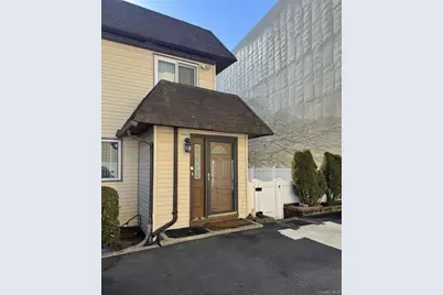 88 E Valley Stream Boulevard #9, Valley Stream, NY 11580 - Photo 1
