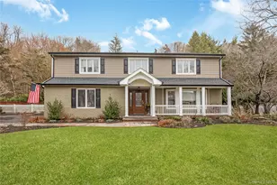 28 Clipper Dr, Northport, NY 11768 - Photo 2