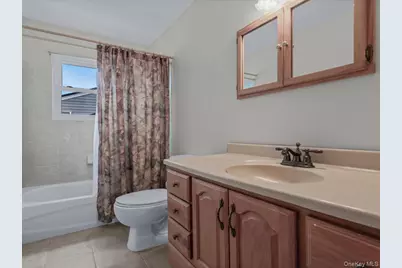 715 McCall Avenue, West Islip, NY 11795 - Photo 16