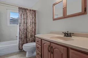 715 McCall Ave, West Islip, NY 11795 - Photo 16