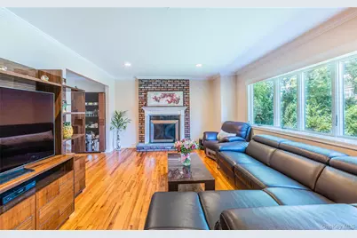 12 Grand Place, East Northport, NY 11731 - Photo 2