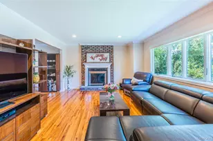 12 Grand Pl, East Northport, NY 11731 - Photo 2