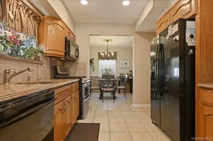 38 Pine Ave, Floral Park, NY 11001 - Photo 16