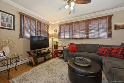 38 Pine Avenue, Floral Park, NY 11001 - Photo 10