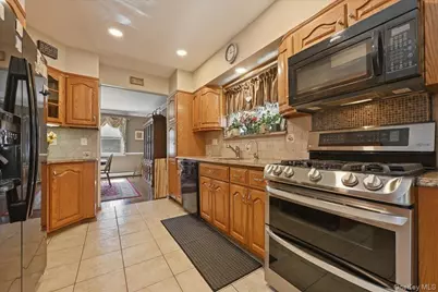 38 Pine Avenue, Floral Park, NY 11001 - Photo 14