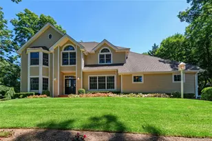 33 Walters Ave, Cold Spring Harbor, NY 11724 - Photo 2