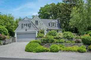 6 Janssen Dr, Manhasset, NY 11030 - Photo 2