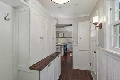 6 Janssen Drive, Manhasset, NY 11030 - Photo 16