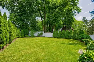 6 Janssen Dr, Manhasset, NY 11030 - Photo 34