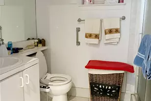 10 Canterbury Rd, Great Neck, NY 11021 - Photo 6