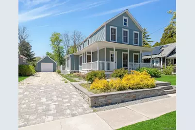 237 6th Street, Greenport, NY 11944 - Photo 2