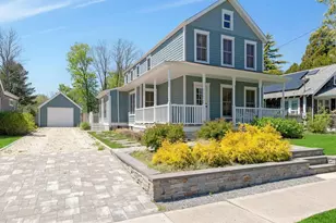 237 6th St, Greenport, NY 11944 - Photo 2